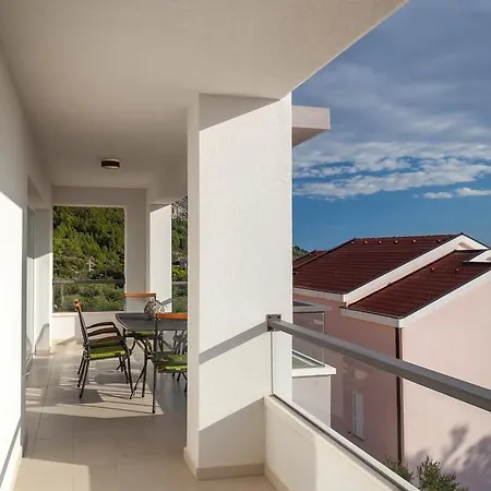 Penthouse Mak